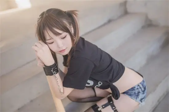 女王 - 9945